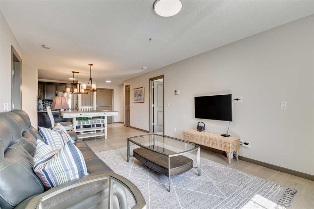 310 Mckenzie Towne - Thumbnail 5