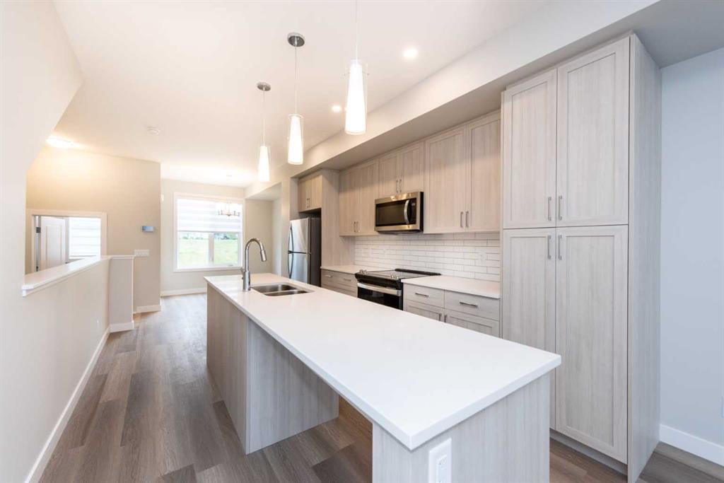 1027 Sage Hill - Thumbnail 3