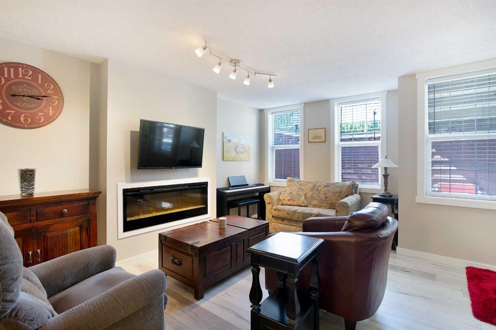 416 Mckenzie Towne - Thumbnail 7