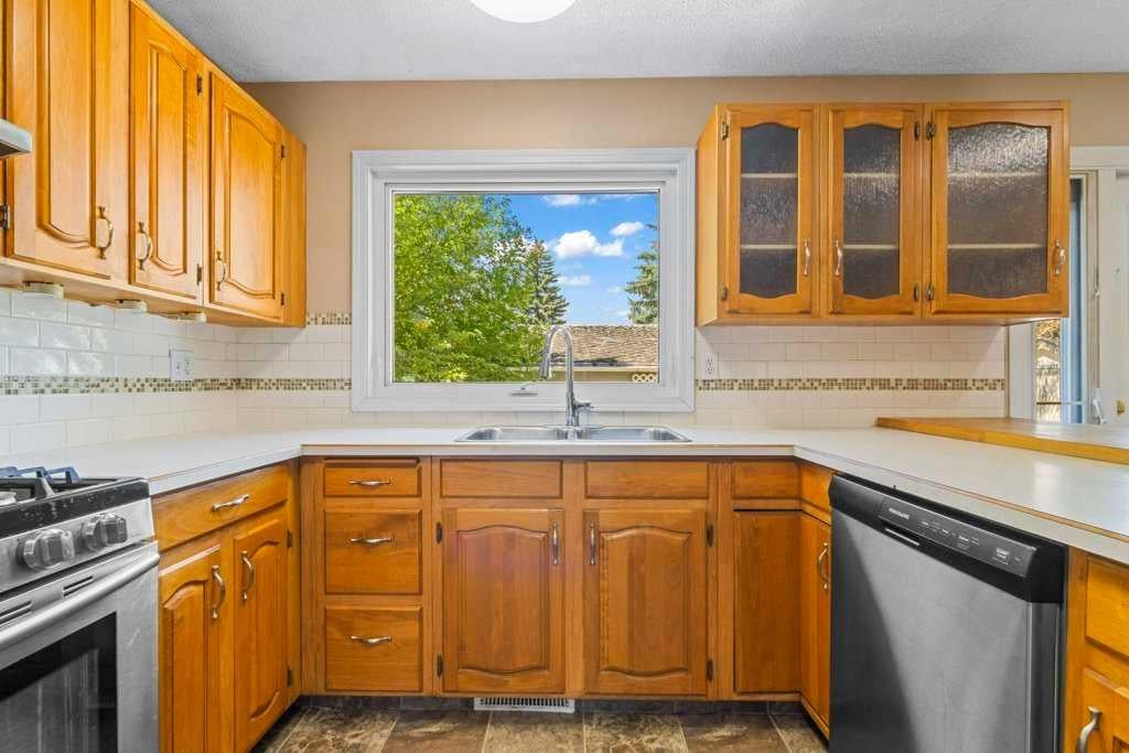320 Parkridge - Thumbnail 8