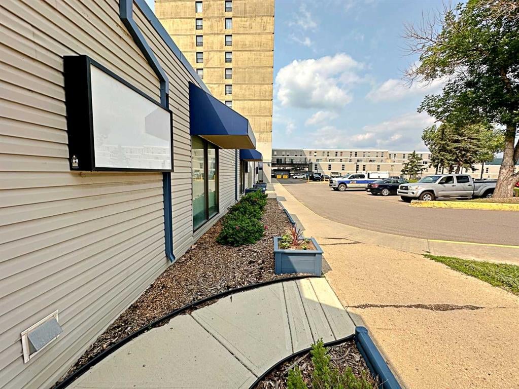 11721 MacDonald - Thumbnail 3