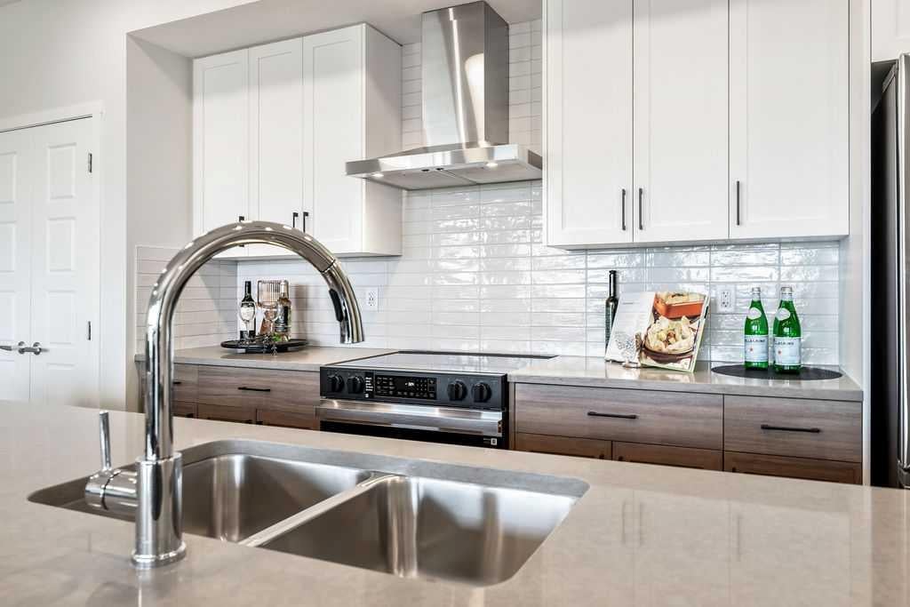 550 Belmont - Thumbnail 2