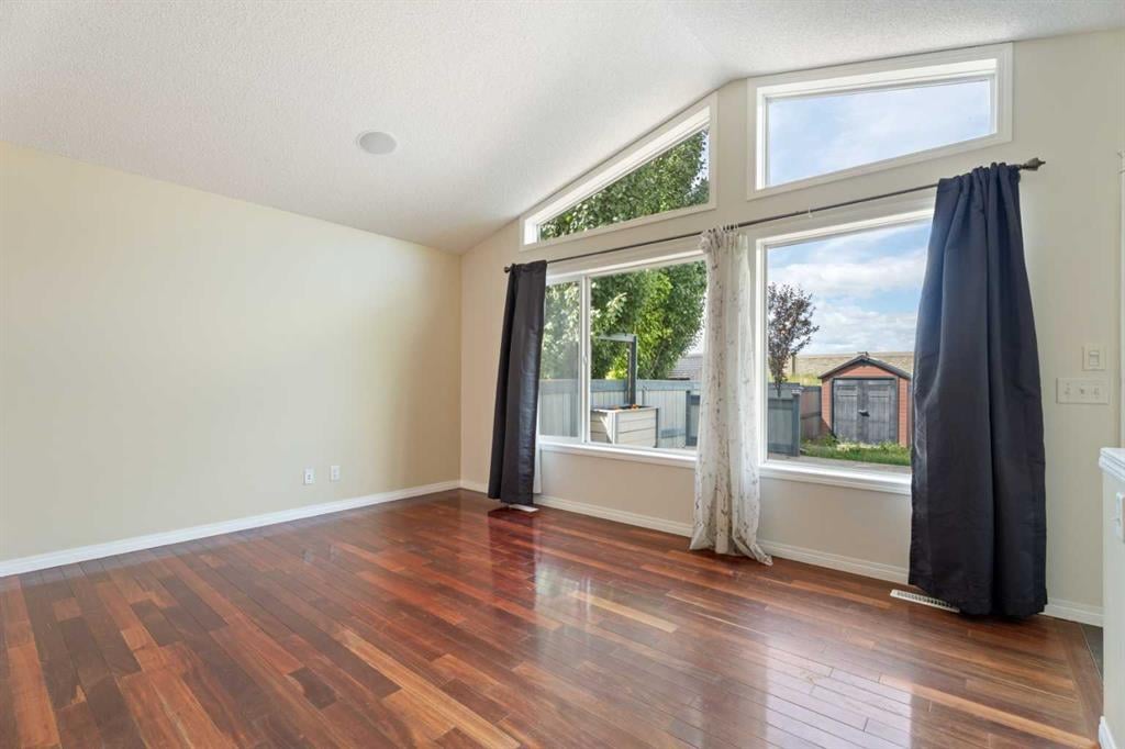 203 Auburn Bay - Thumbnail 2