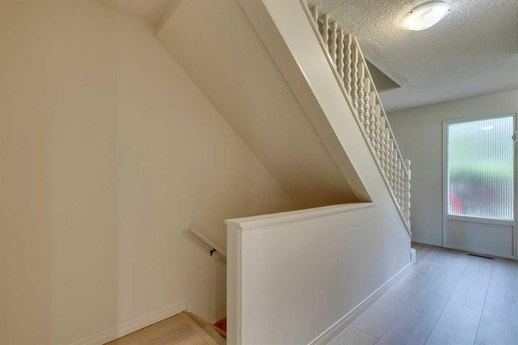714 Willow Park - Thumbnail 4