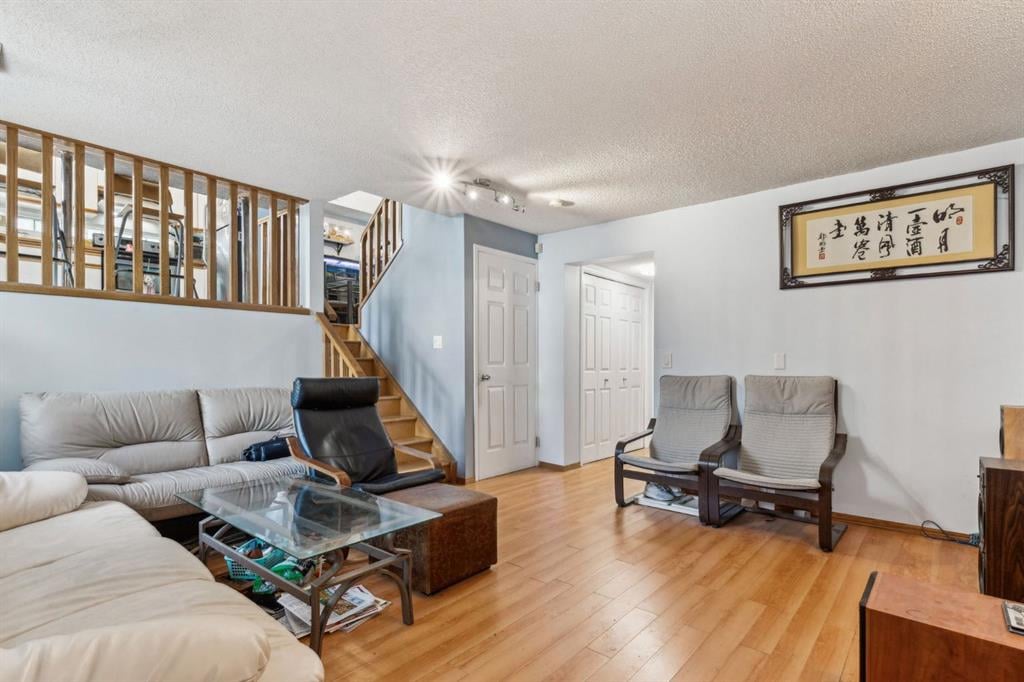 894 Applewood - Thumbnail 7