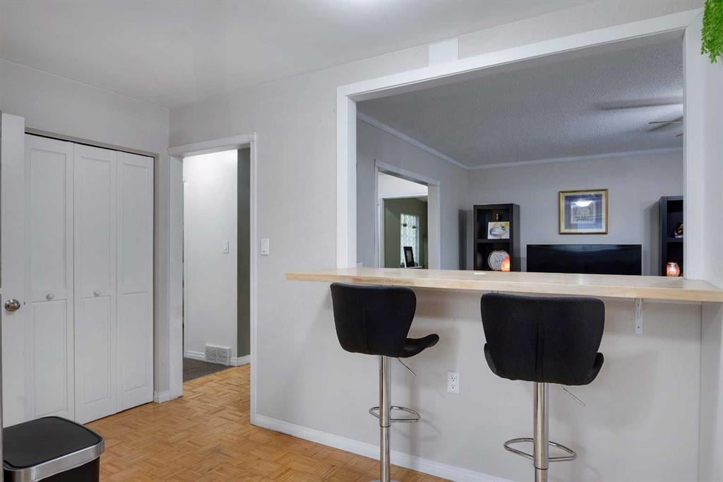 823 Cannell - Thumbnail 5