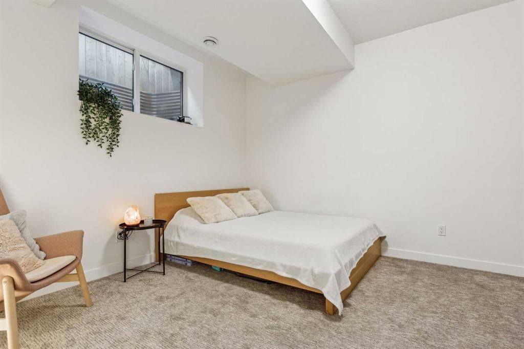 2035 Westmount - Thumbnail 6