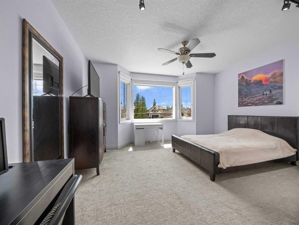 210 Evergreen - Thumbnail 4