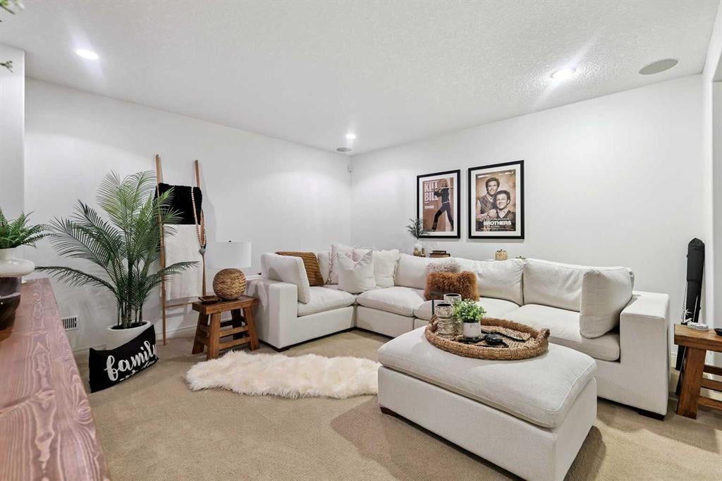 81 Elgin Estates - Thumbnail 2