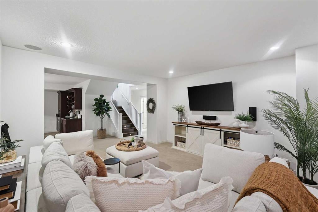81 Elgin Estates - Thumbnail 3