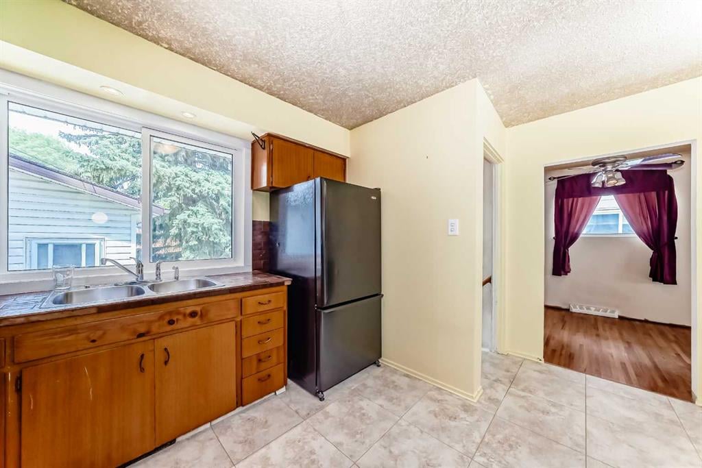 151 Fyffe - Thumbnail 4