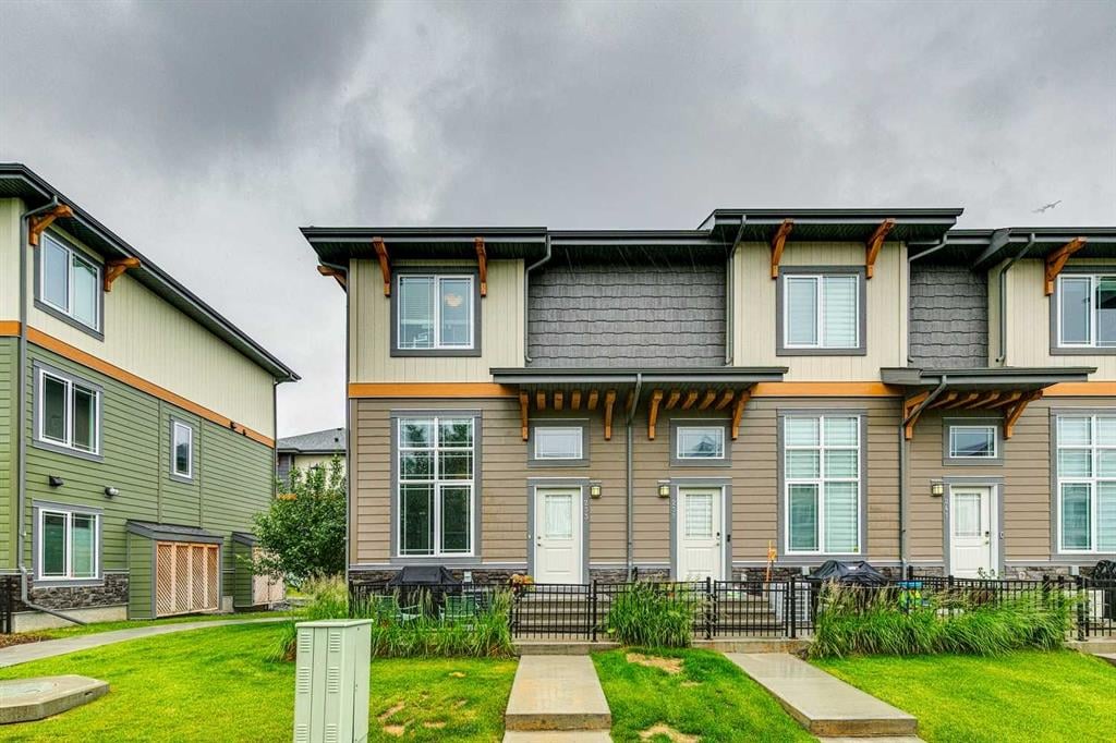 233 Auburn Meadows - Thumbnail 1