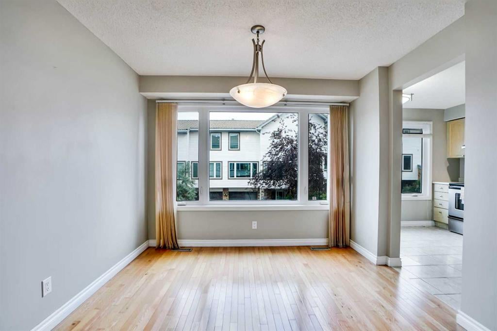 219 Coachway - Thumbnail 2