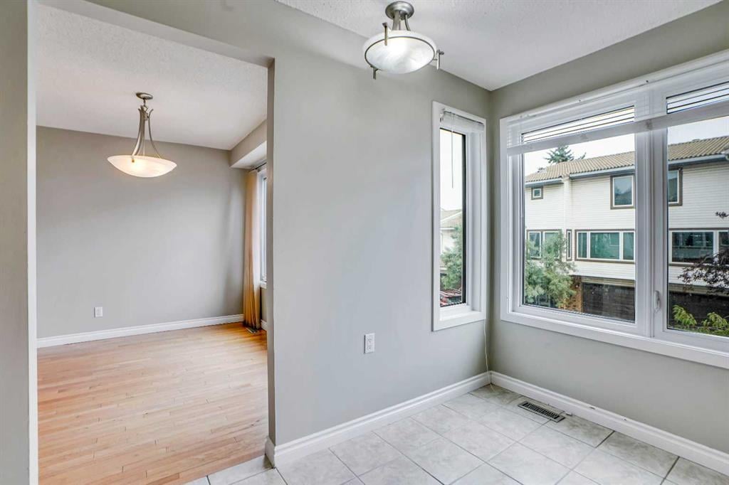 219 Coachway - Thumbnail 3
