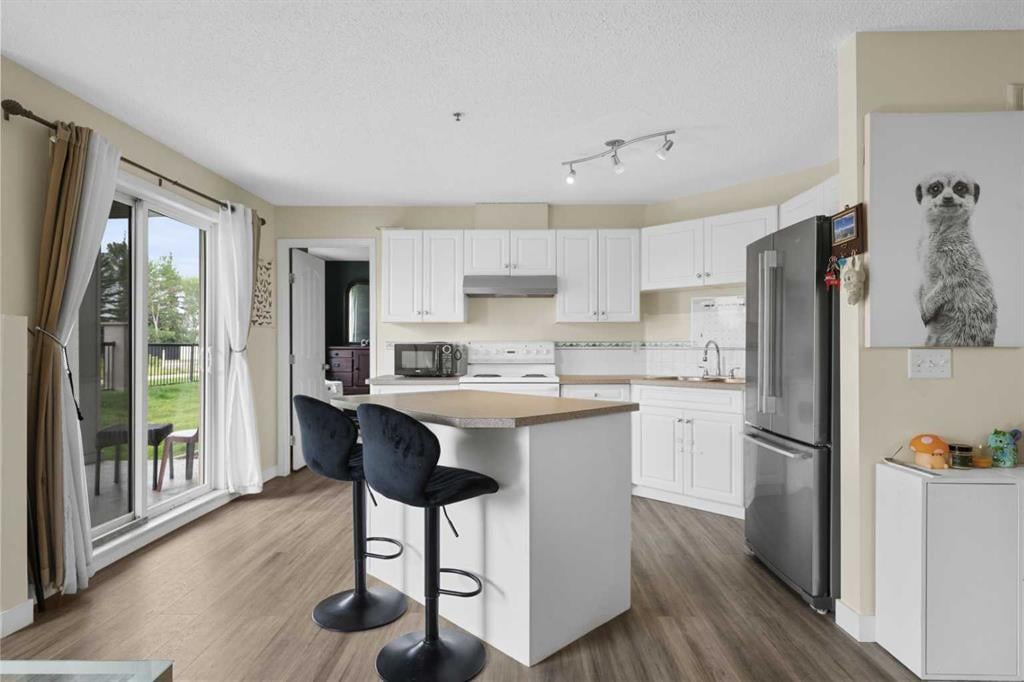 2106 Valleyview - Thumbnail 1
