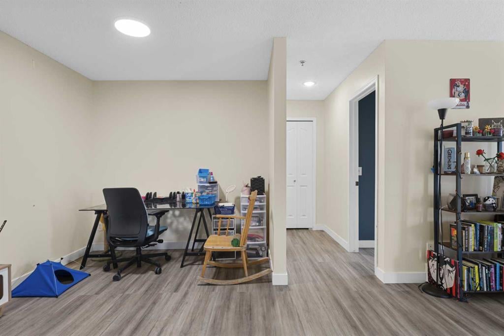 2106 Valleyview - Thumbnail 6