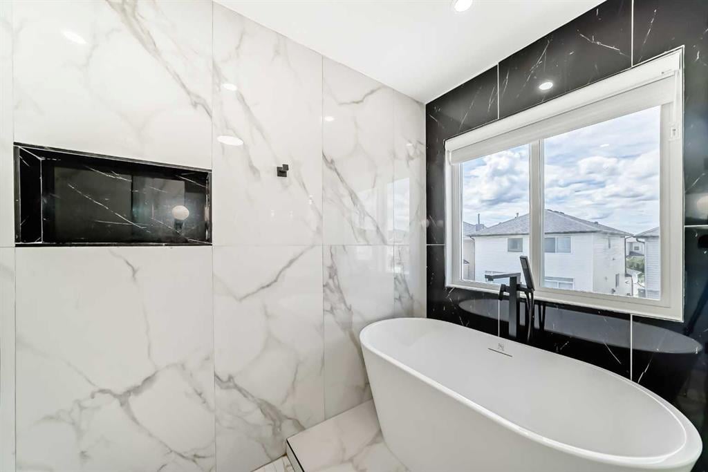 117 Saddlecrest - Thumbnail 2