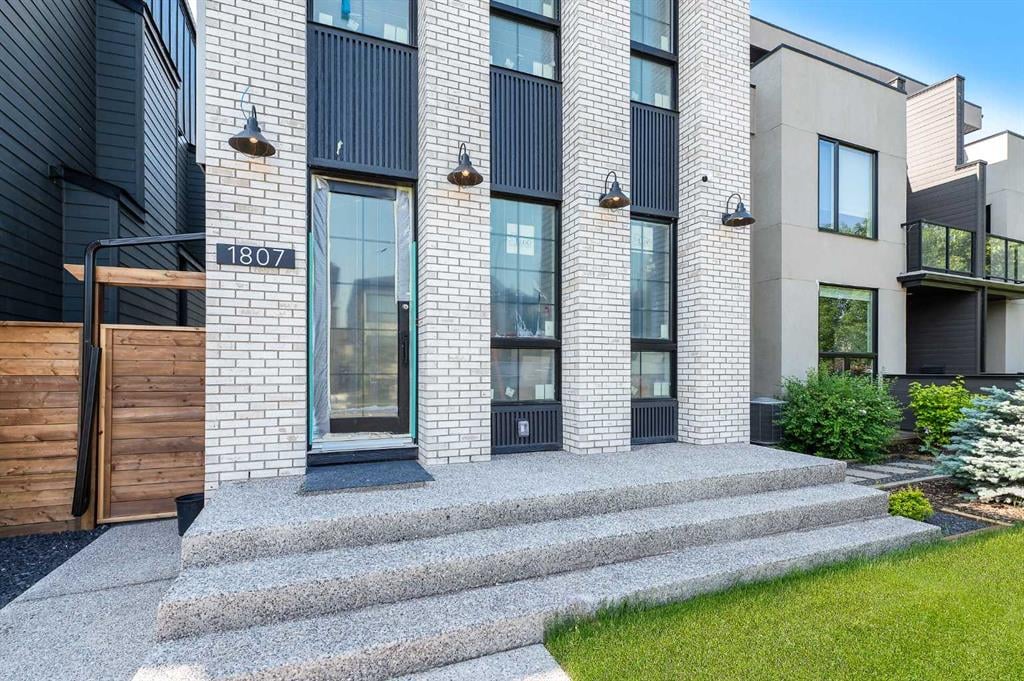 1807 Broadview - Thumbnail 4