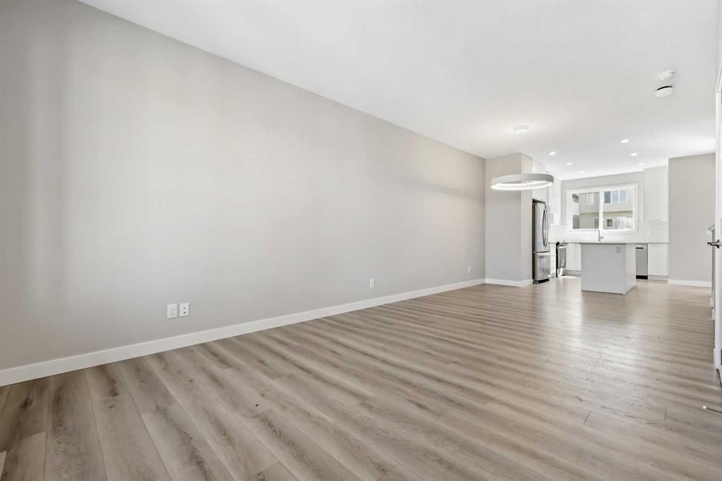 7055 Rangeview - Thumbnail 2