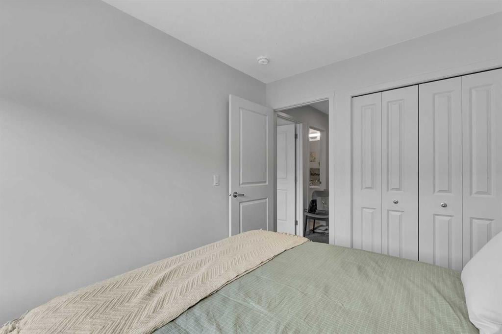 316 Corner Glen - Thumbnail 2