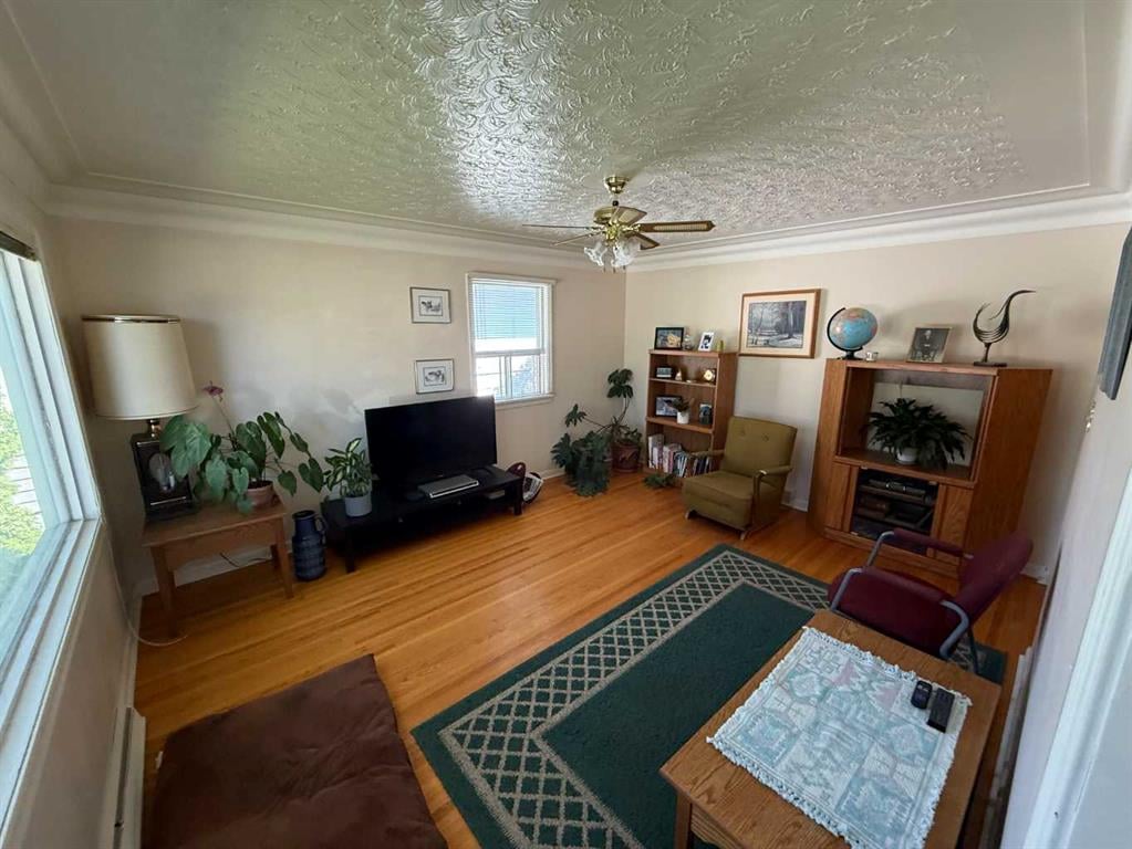 920 Renfrew - Thumbnail 5