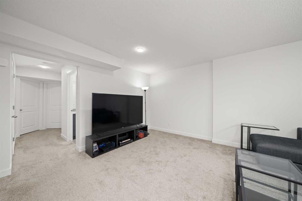 404 Belmont - Thumbnail 4