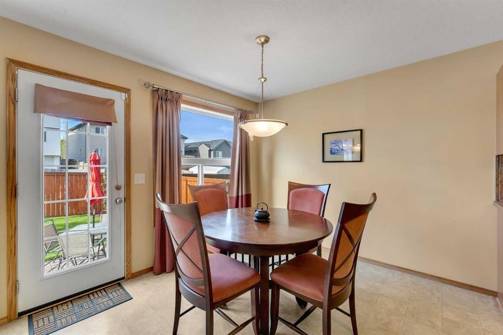 214 Saddlemont - Thumbnail 4
