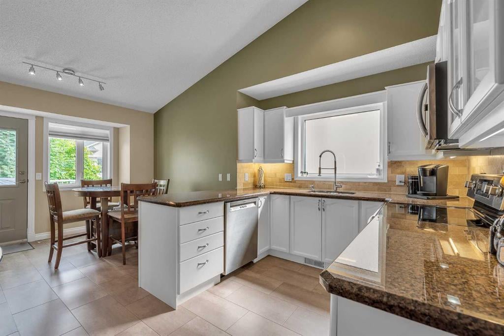 112 Douglas Glen - Thumbnail 7