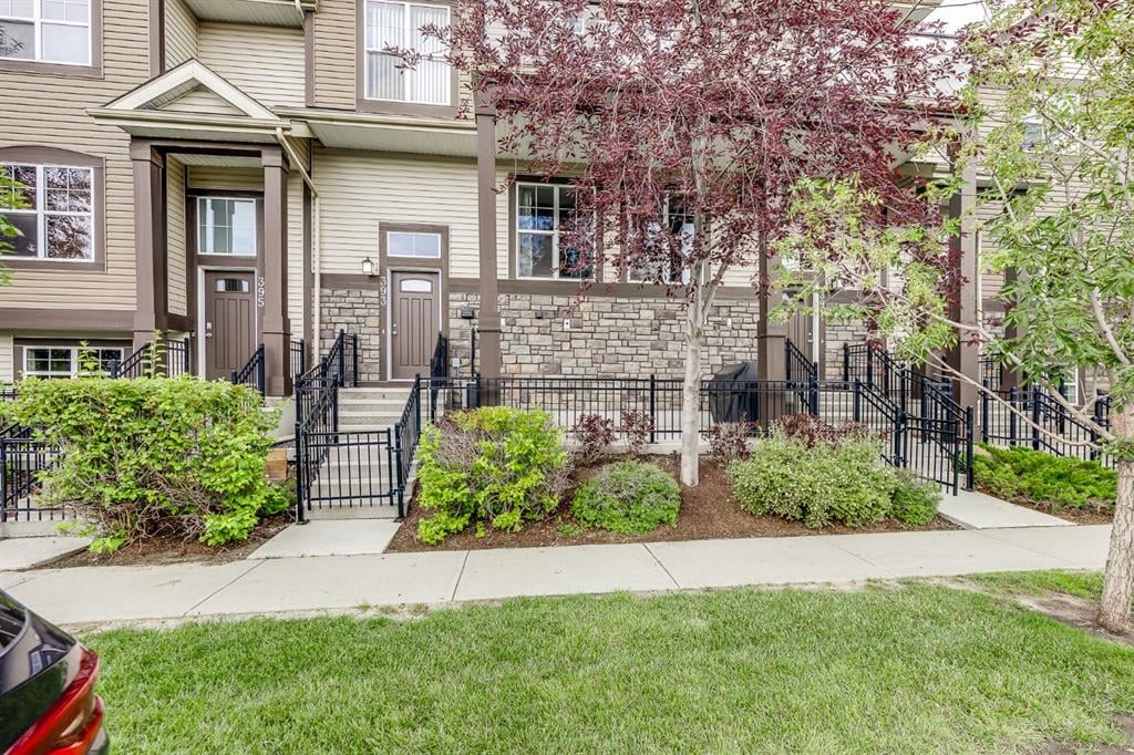 393 McKenzie Towne - Thumbnail 1