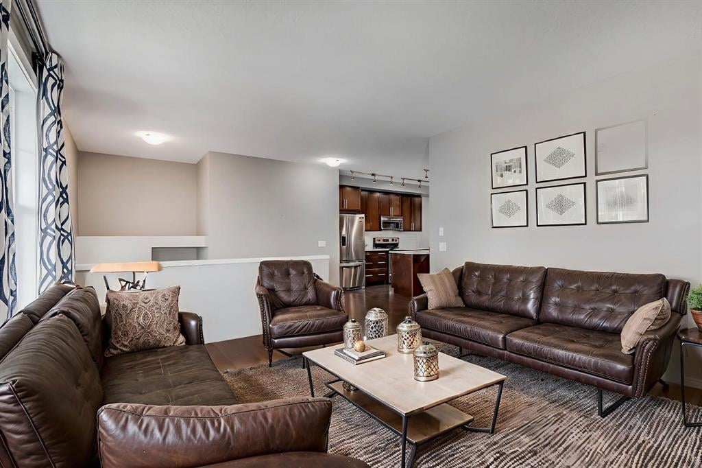 393 McKenzie Towne - Thumbnail 5