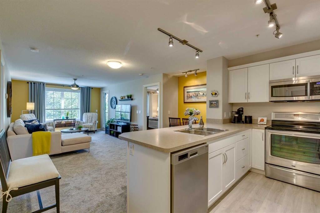 310 Mckenzie Towne - Thumbnail 3