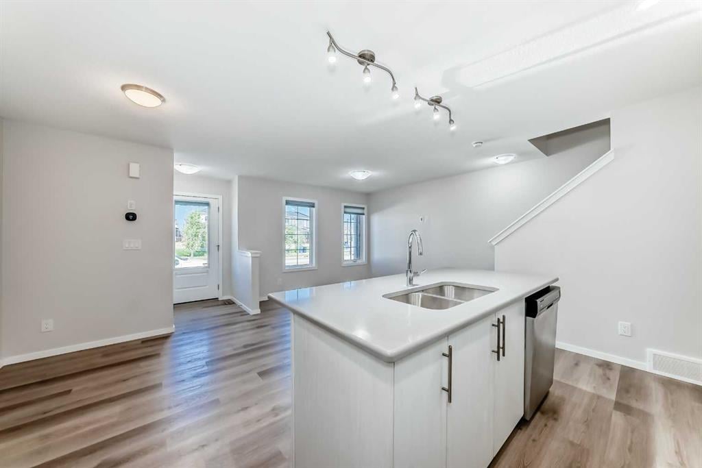 145 Yorkville - Thumbnail 2
