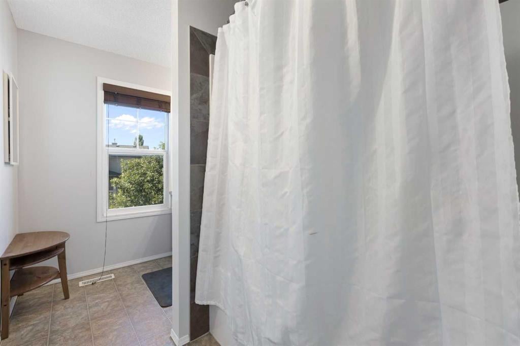 23 Auburn Bay - Thumbnail 6