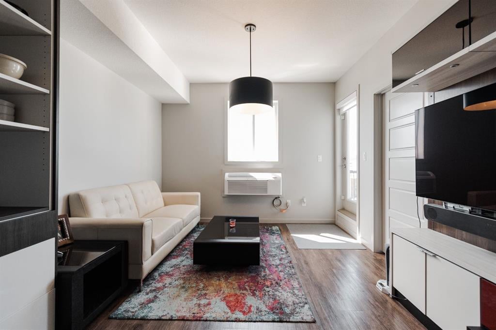 8106 Fraser - Thumbnail 1