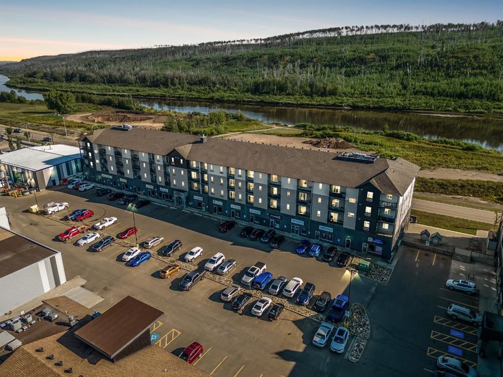 8106 Fraser - Thumbnail 1