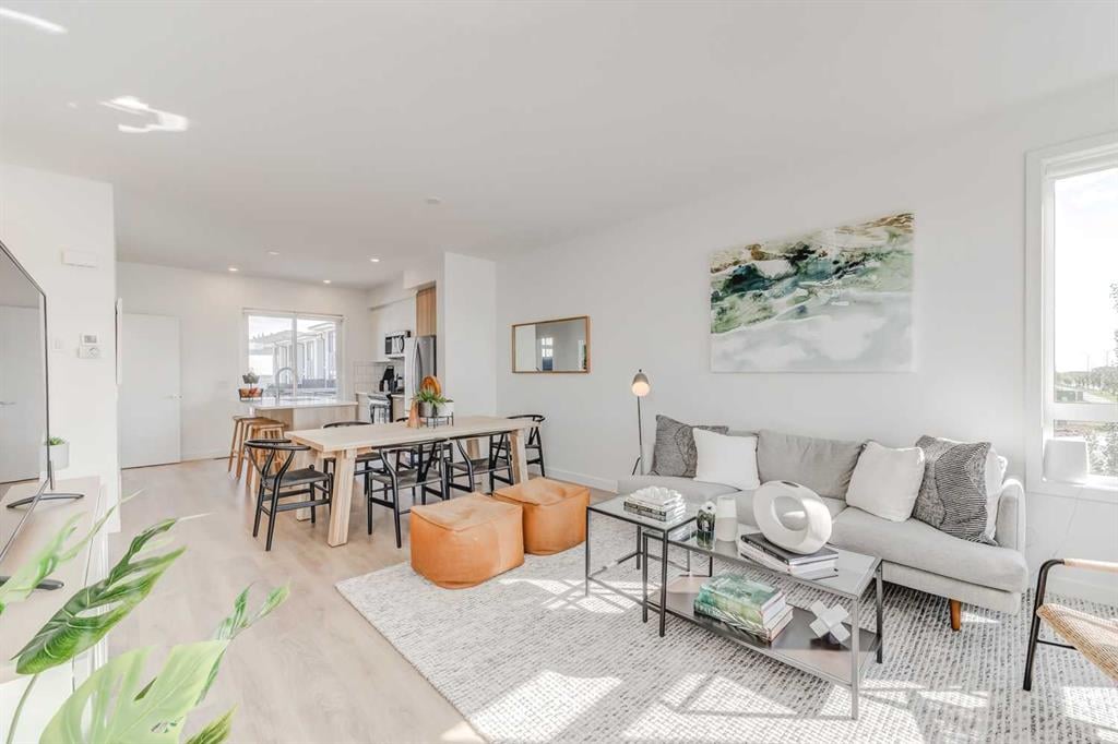857 Belmont - Thumbnail 3