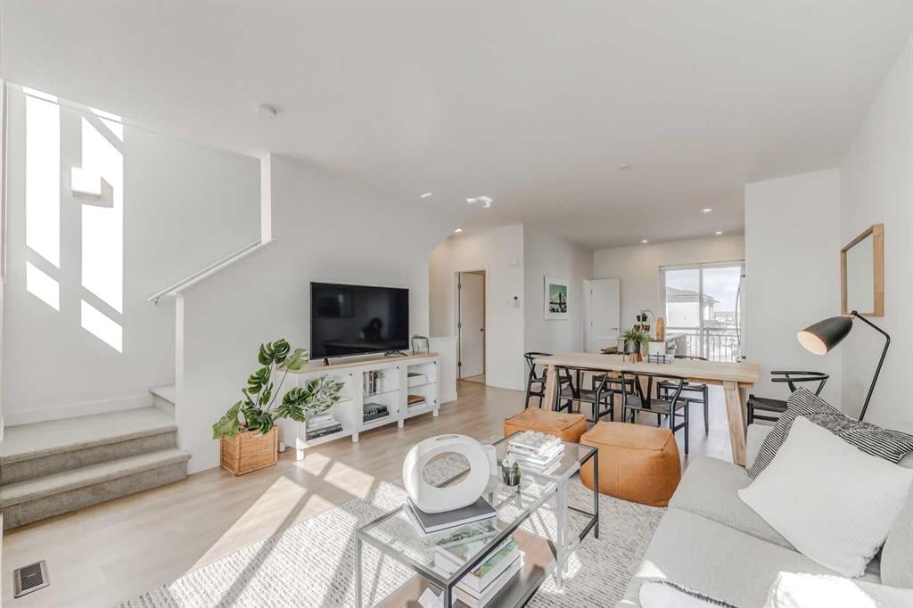 857 Belmont - Thumbnail 6