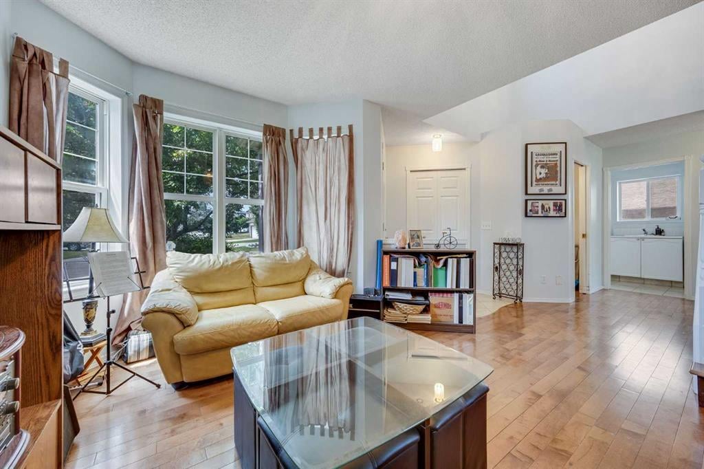 192 Douglas Ridge - Thumbnail 4