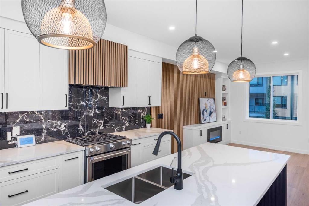 2402 Westmount - Thumbnail 1