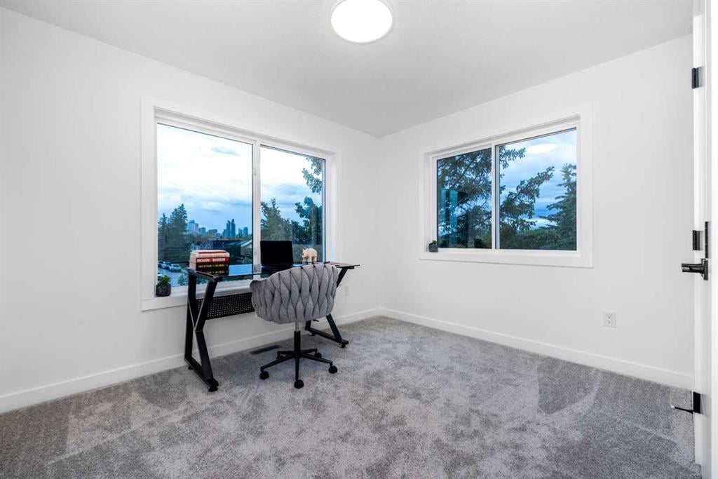 2402 Westmount - Thumbnail 3
