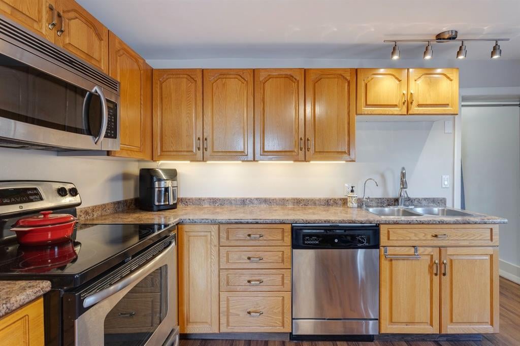 3612 Parkhill - Thumbnail 3