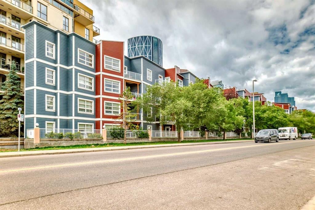 333 Riverfront - Thumbnail 1
