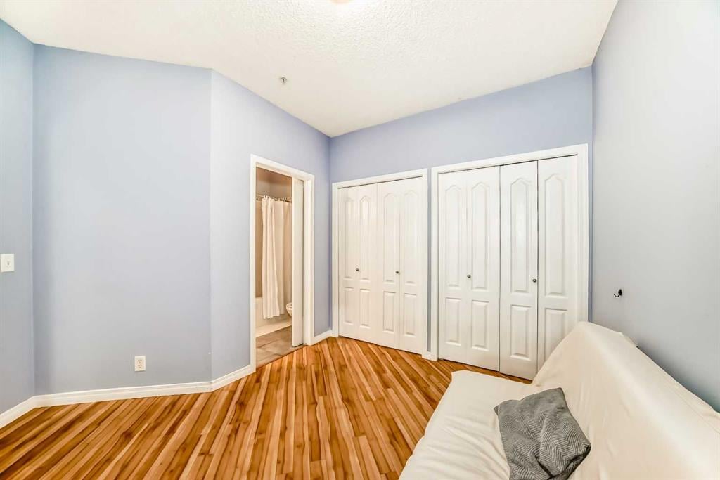 333 Riverfront - Thumbnail 2