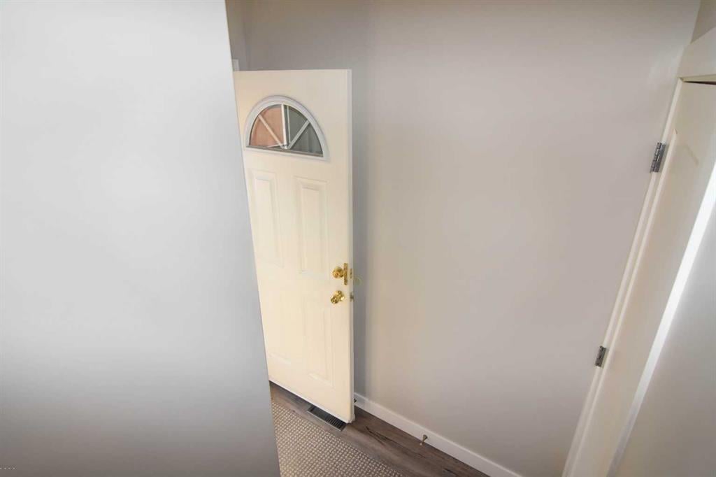 904 Abbotsford - Thumbnail 5