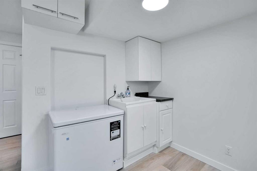 1092 Martindale - Thumbnail 4