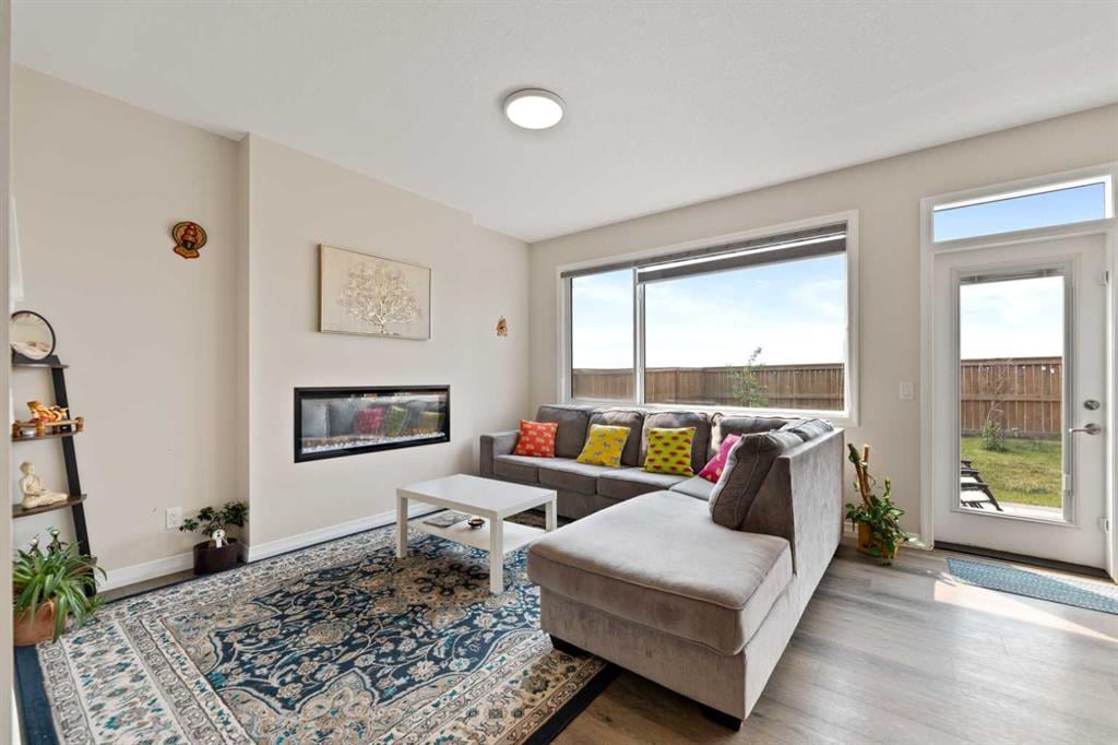 385 Corner Meadows - Thumbnail 2