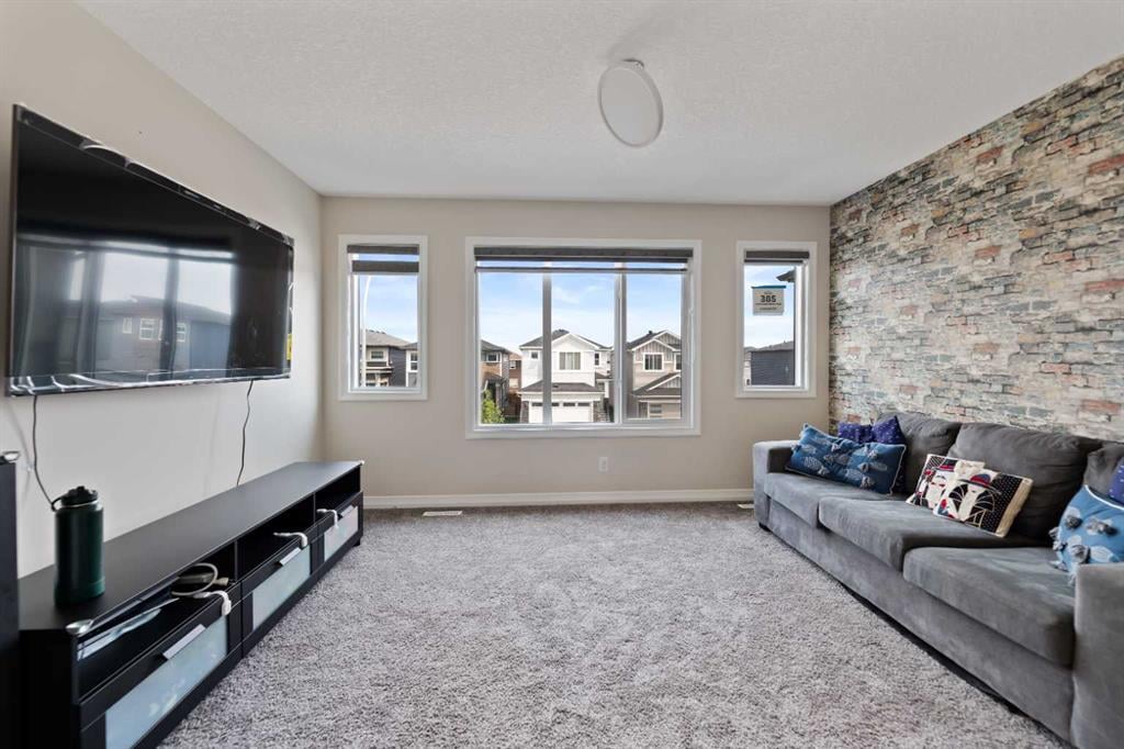 385 Corner Meadows - Thumbnail 3
