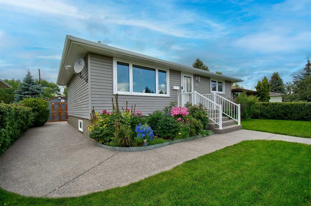 93 Lynnwood - Thumbnail 1