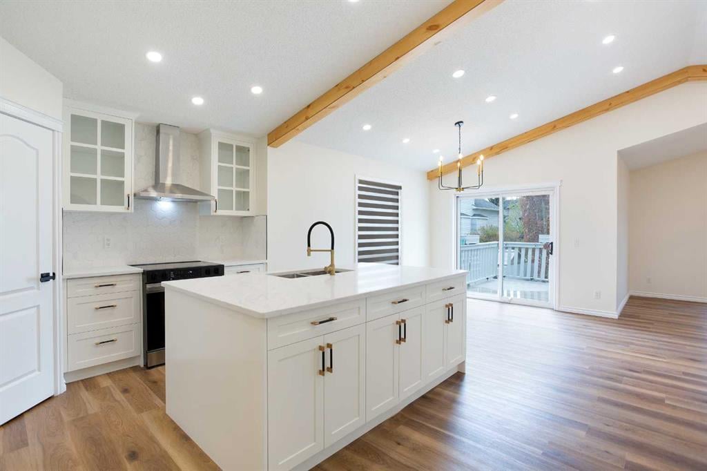 953 Cranston - Thumbnail 1