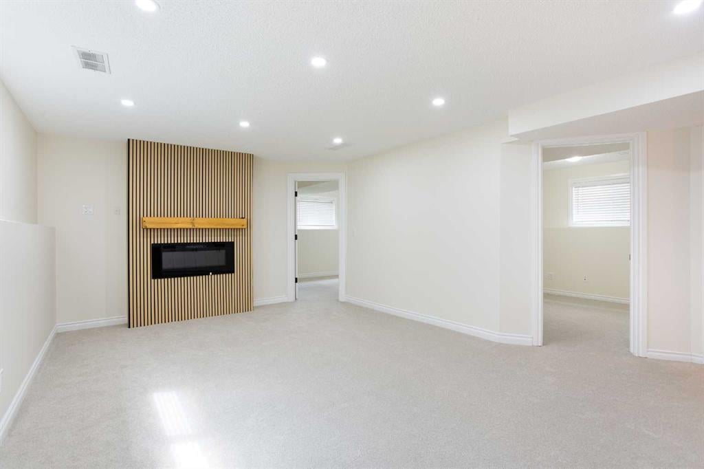 953 Cranston - Thumbnail 7
